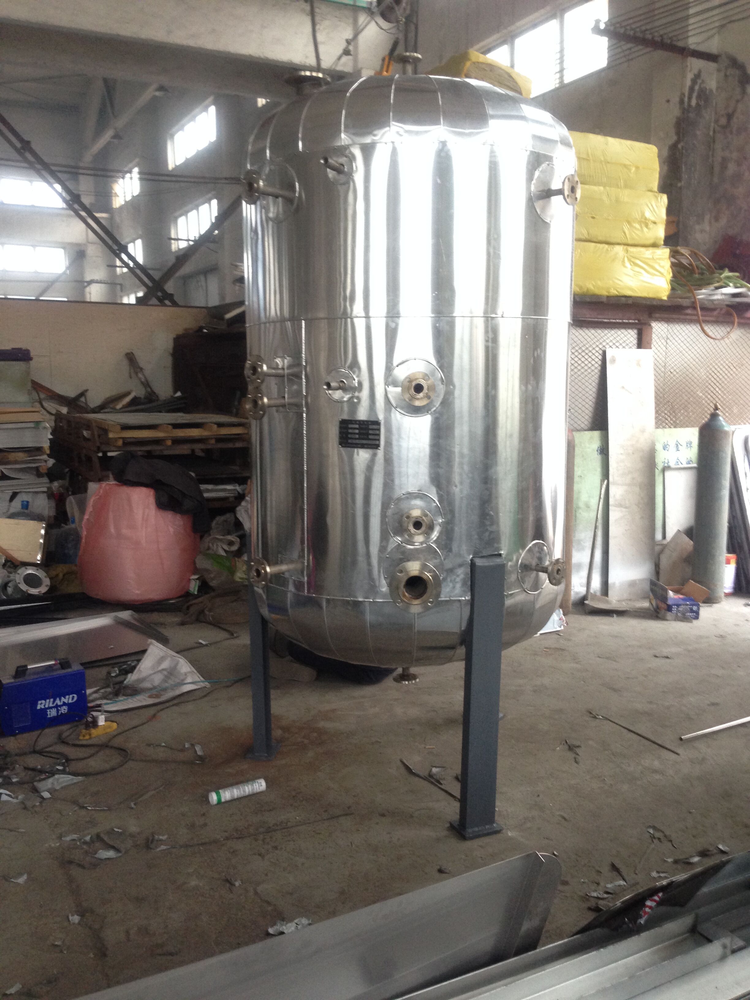 304不銹鋼立式儲(chǔ)熱罐 304不銹鋼立式儲(chǔ)熱罐